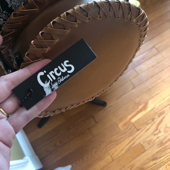 Circus - Picture 5 of 12